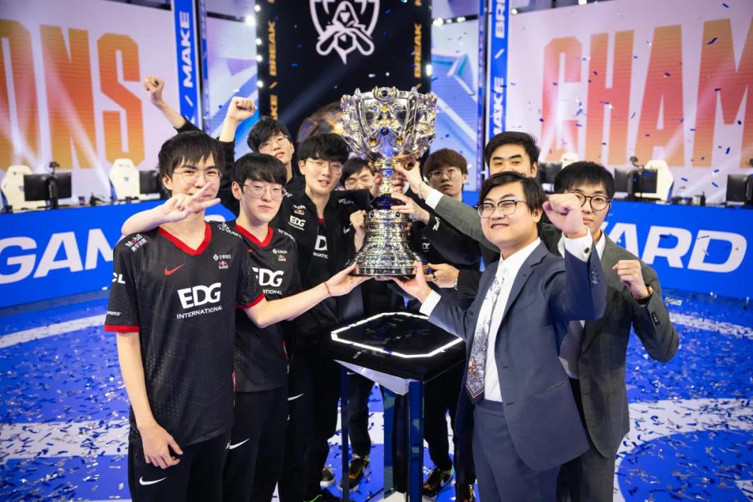 EDG引发的集体狂欢：“我们也有同一个梦想”